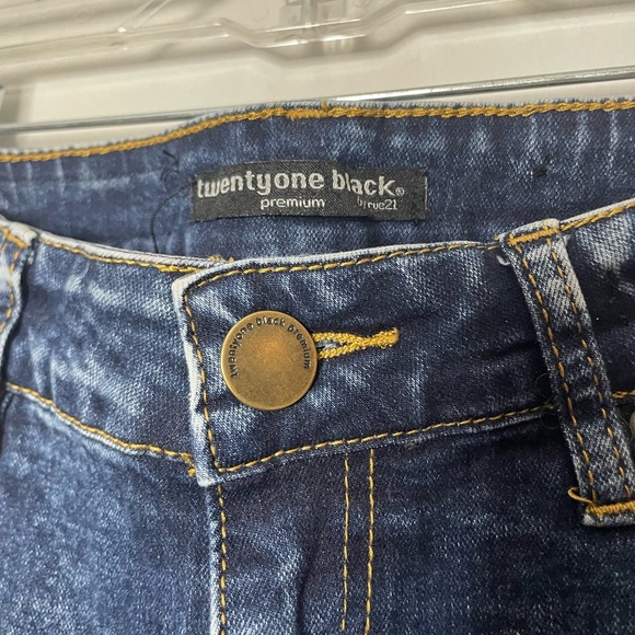 Rue21 Premium Blue Jeans with Floral Embroidery Size 5/6 - Picture 5 of 9